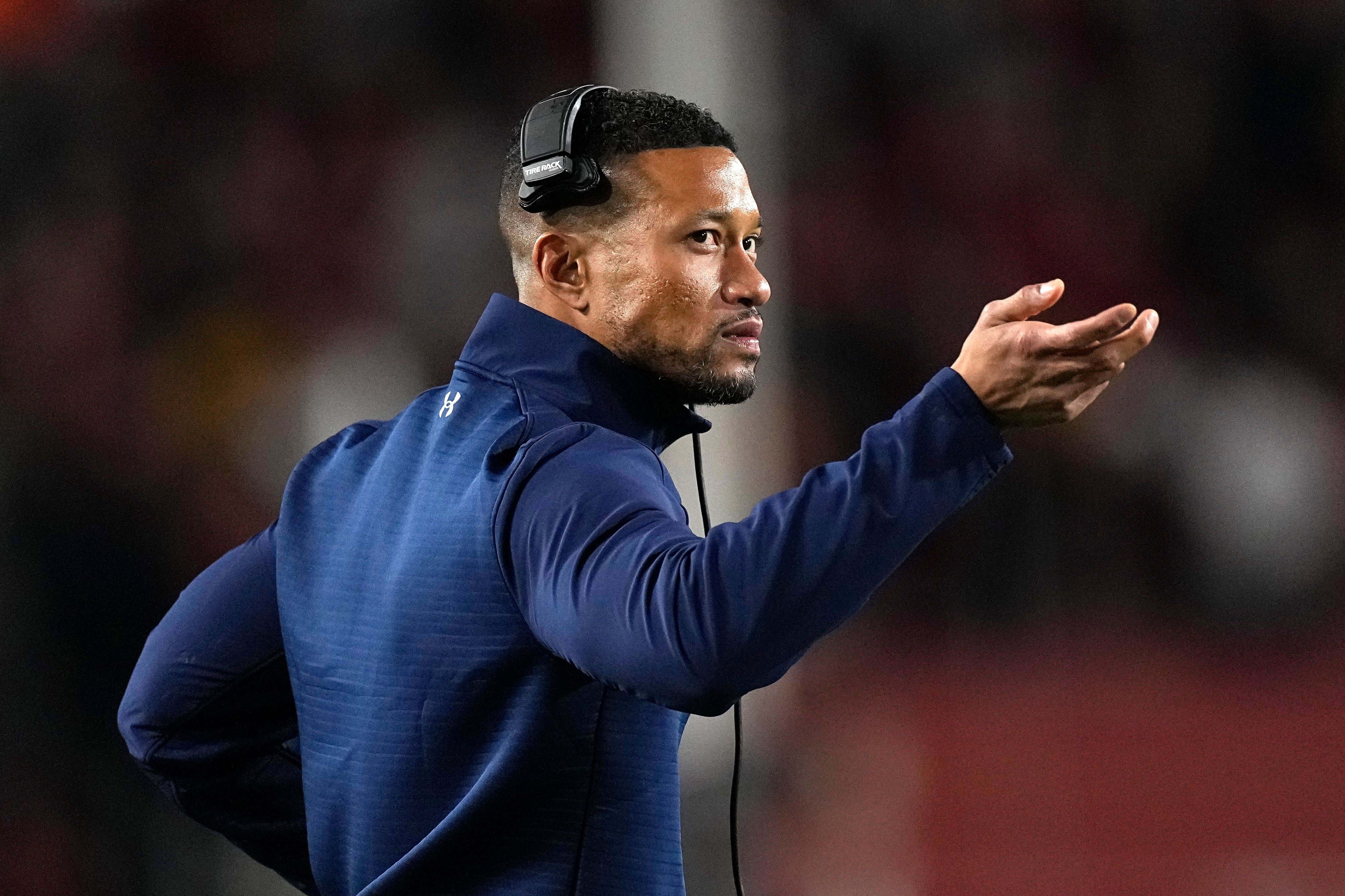 The uNDefeated Blog Will Not Write Itself Because Notre Dame Is Reportedly Being Cheap As FUCK In Their Offensive Coordinator Search