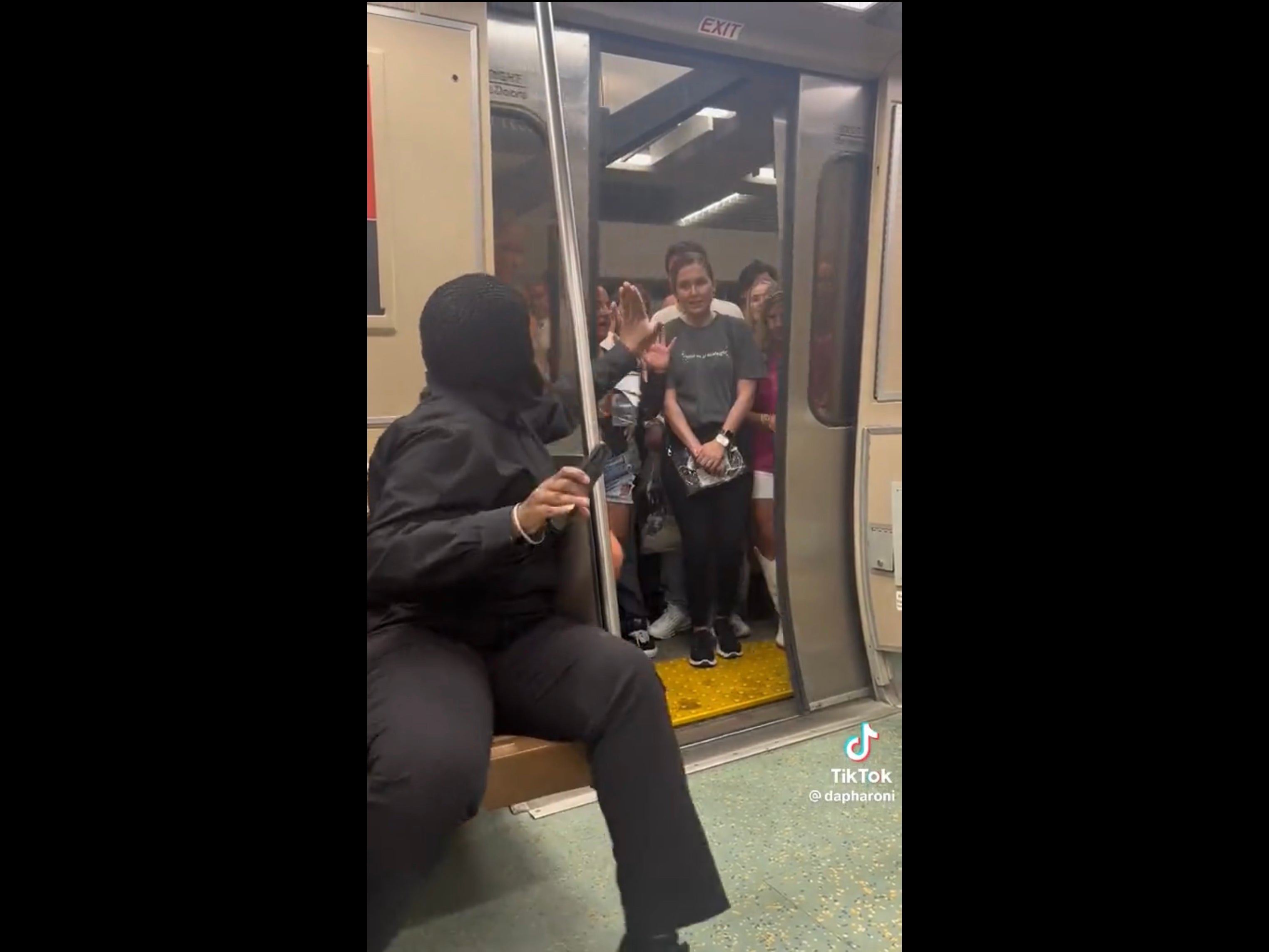 This Video Of Taylor Swift Fans Flooding Into A Subway Car Like Night Of The Living Dead Is The Most Terrifying Thing You Will See This Week