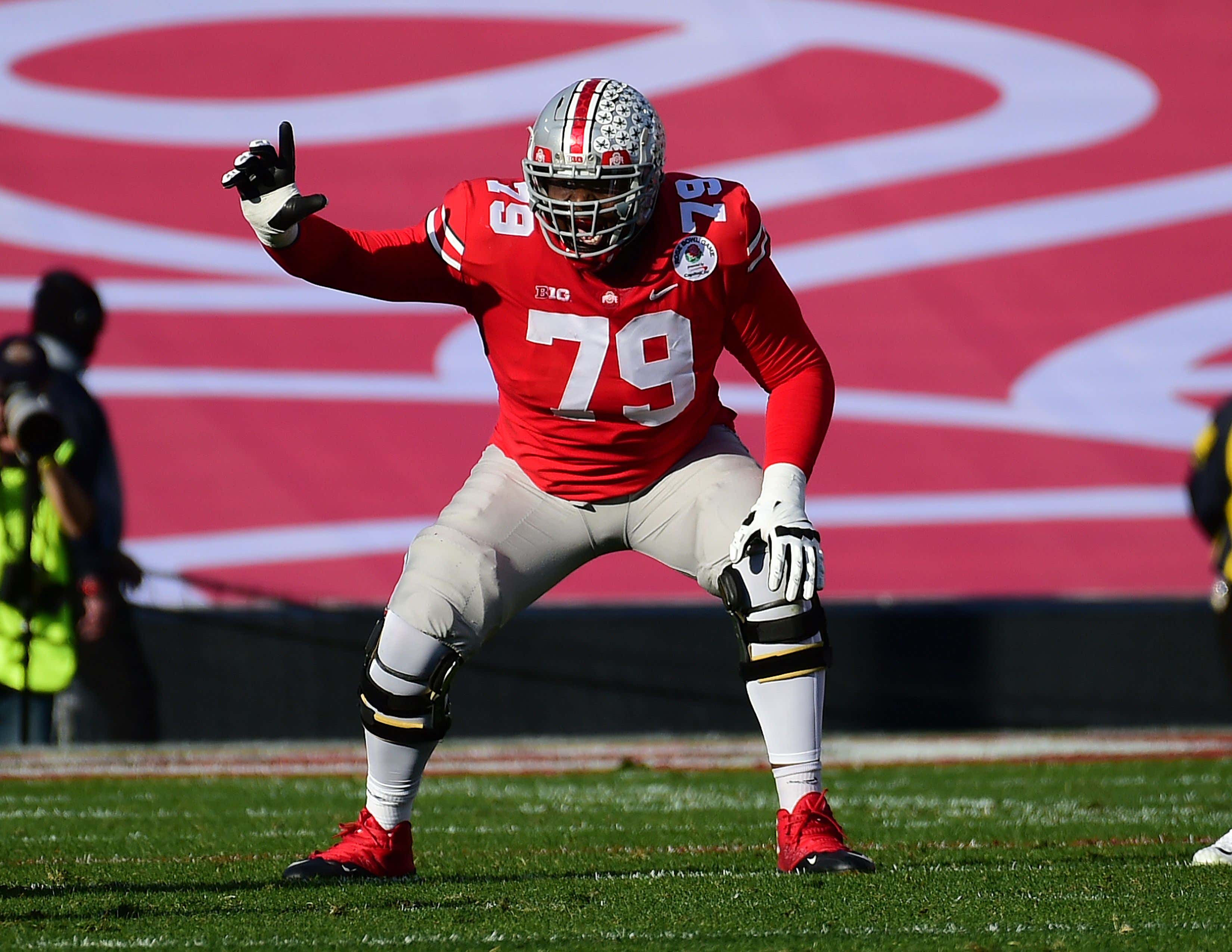 Dawand Jones, Cleveland Browns starting right tackle. (6'8” 375lbs