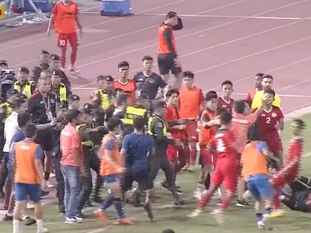 We Got Ourselves A Good Old Fashioned Soccer Fight Full With Slaps And Kicks During The Southeast Asia Gold Medal Game