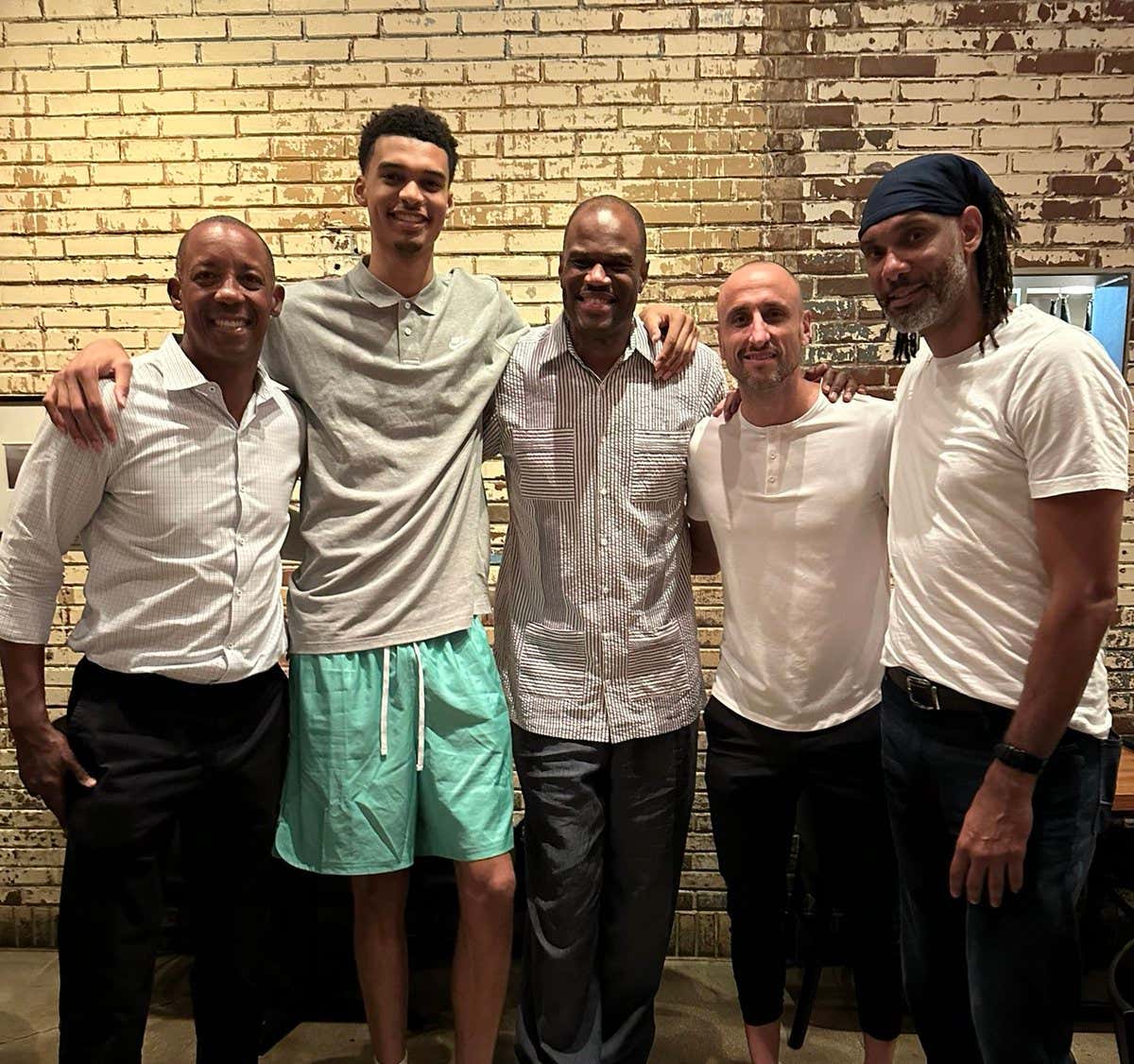 Victor Wembanyama Making David Robinson (7'1) Look Small Is A Bit Of A Mindfuck