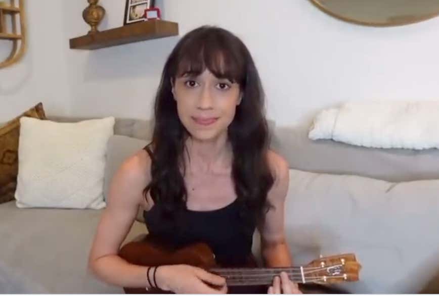 YouTuber Colleen Ballinger Of Miranda Sings Fame Responds To Grooming Allegations By Her Fans In A Bizarre Video Where She's Playing A Ukulele The Entire Time