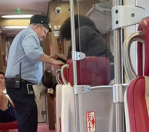 Get These Two Girls In Rough And Rowdy After This Metro North Squabble Which Involves A Big Time Open Hand Slap