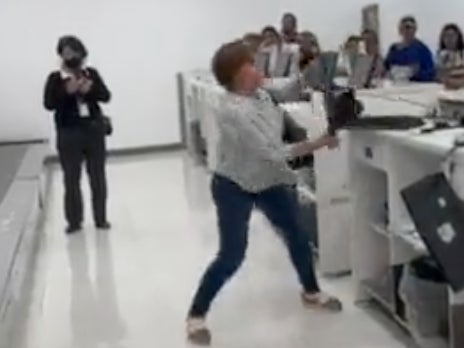 A+ Temper Tantrum - A Lady Started Smashing Computers At The Mexico City Airport Because They Wouldn't Give Her A Refund