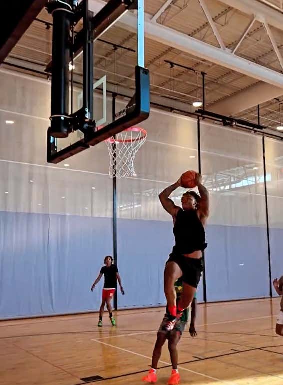 Playing Pick-Up Basketball Against Anthony Richardson Looks Absolutely Terrifying