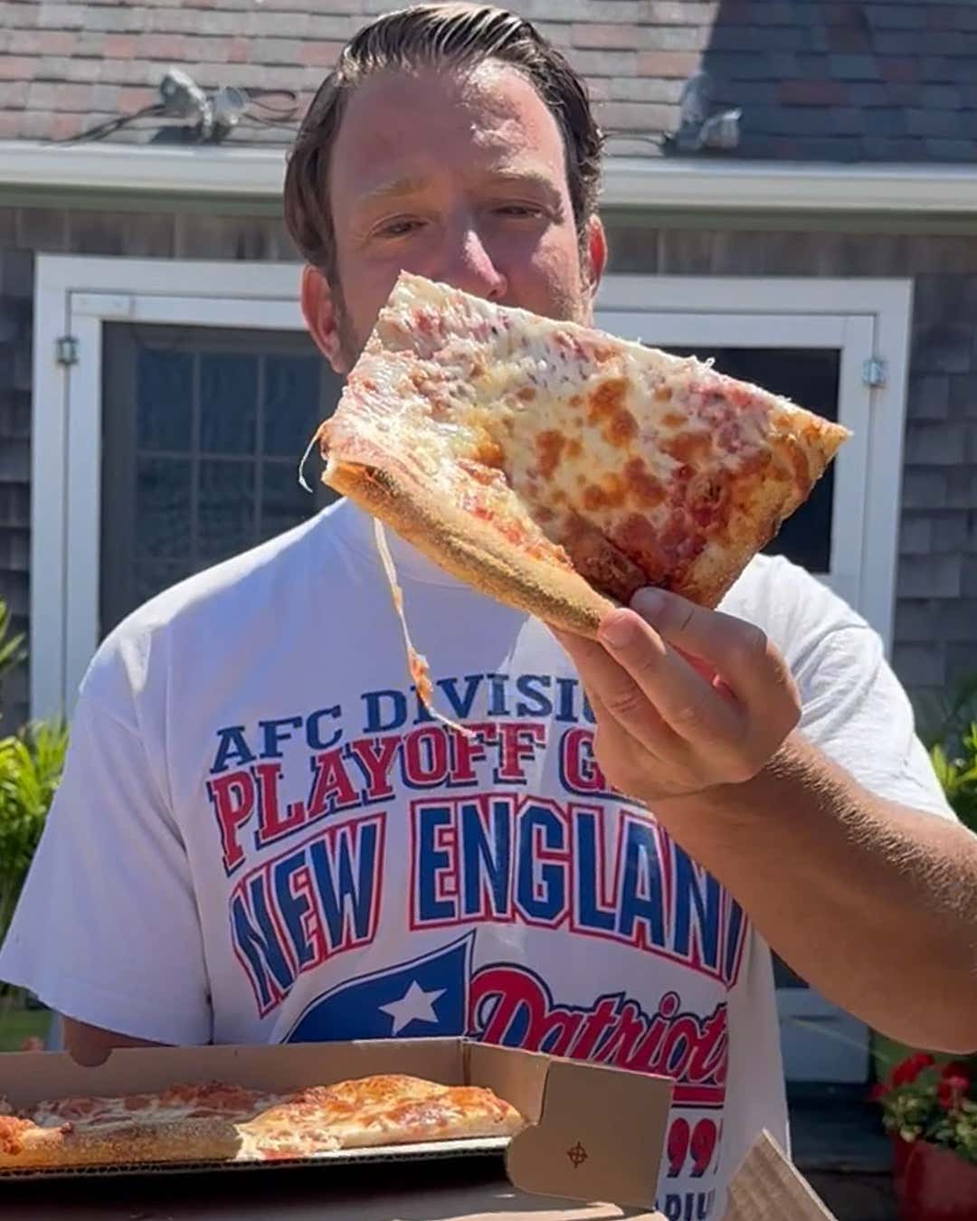 Barstool Pizza Review - Block Island Pizza Pie Company (New Shoreham, RI)