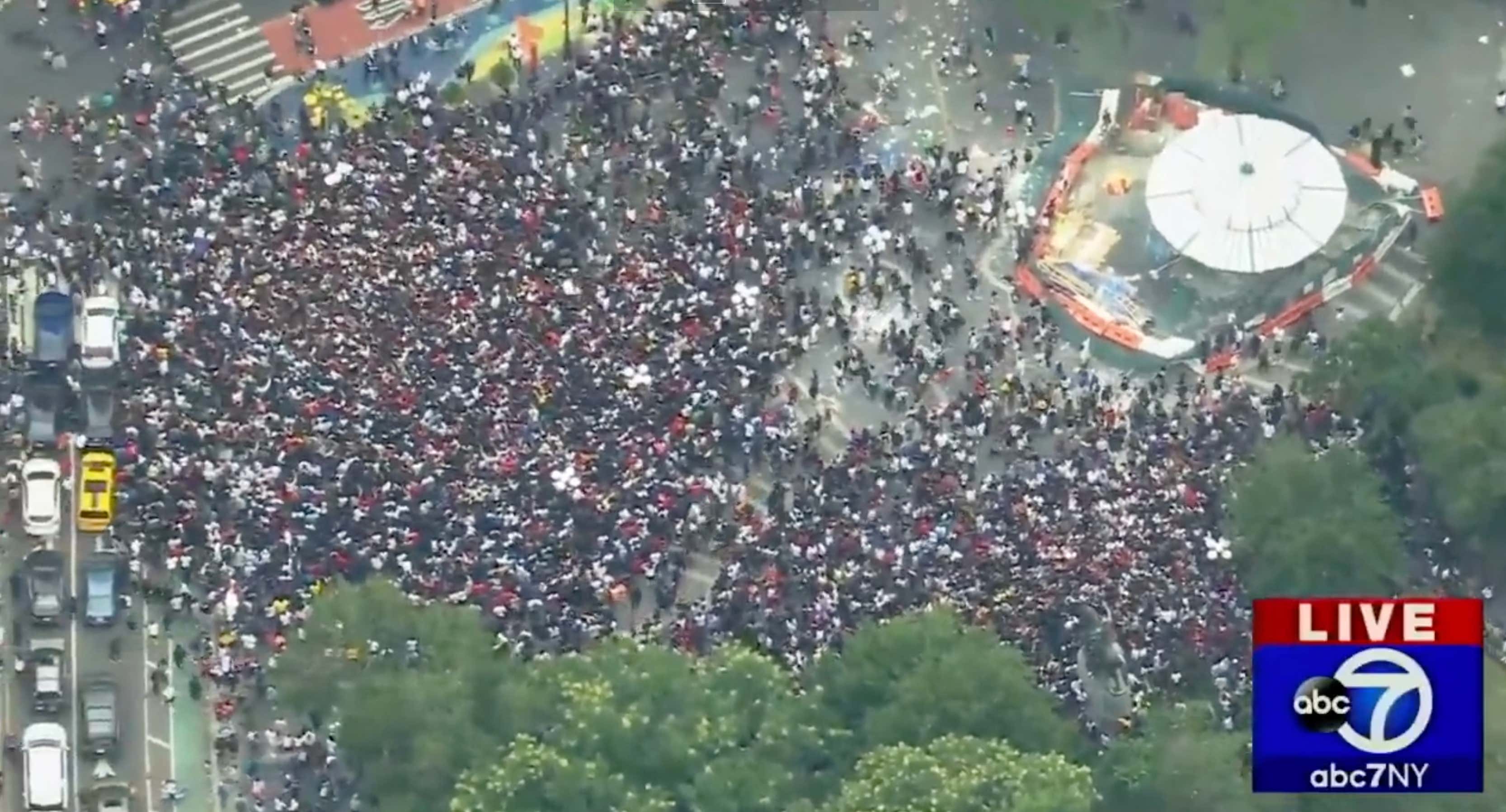 A Twitch Streamer Just Shut Down Downtown NYC And Sparked A Level 4 NYPD Mobilization By Announcing He Was Giving Away A Bunch Of PS5s