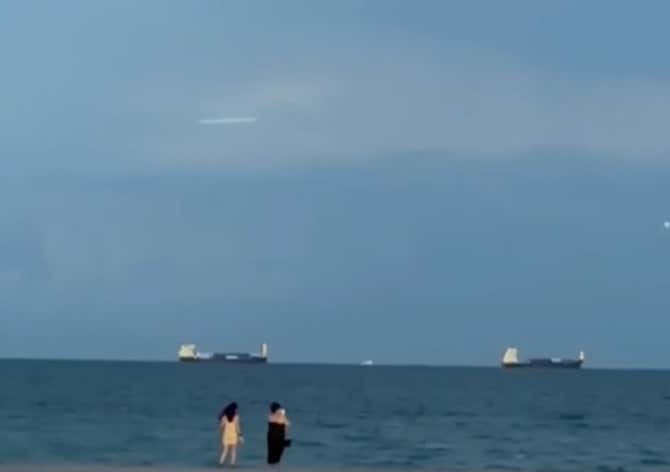 One Of The Clearest UFO Sightings Was Caught On Camera In Florida Yesterday