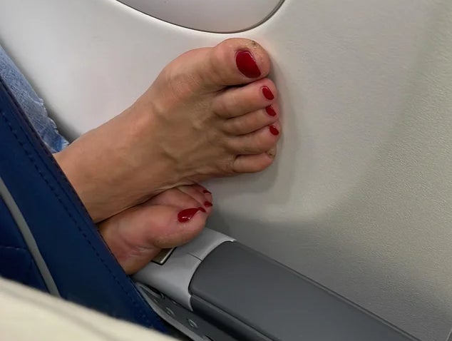 Under The Jail: A Woman Put Her BARE FEET On The Armrest In Front Of Her During A 5-Hour Flight