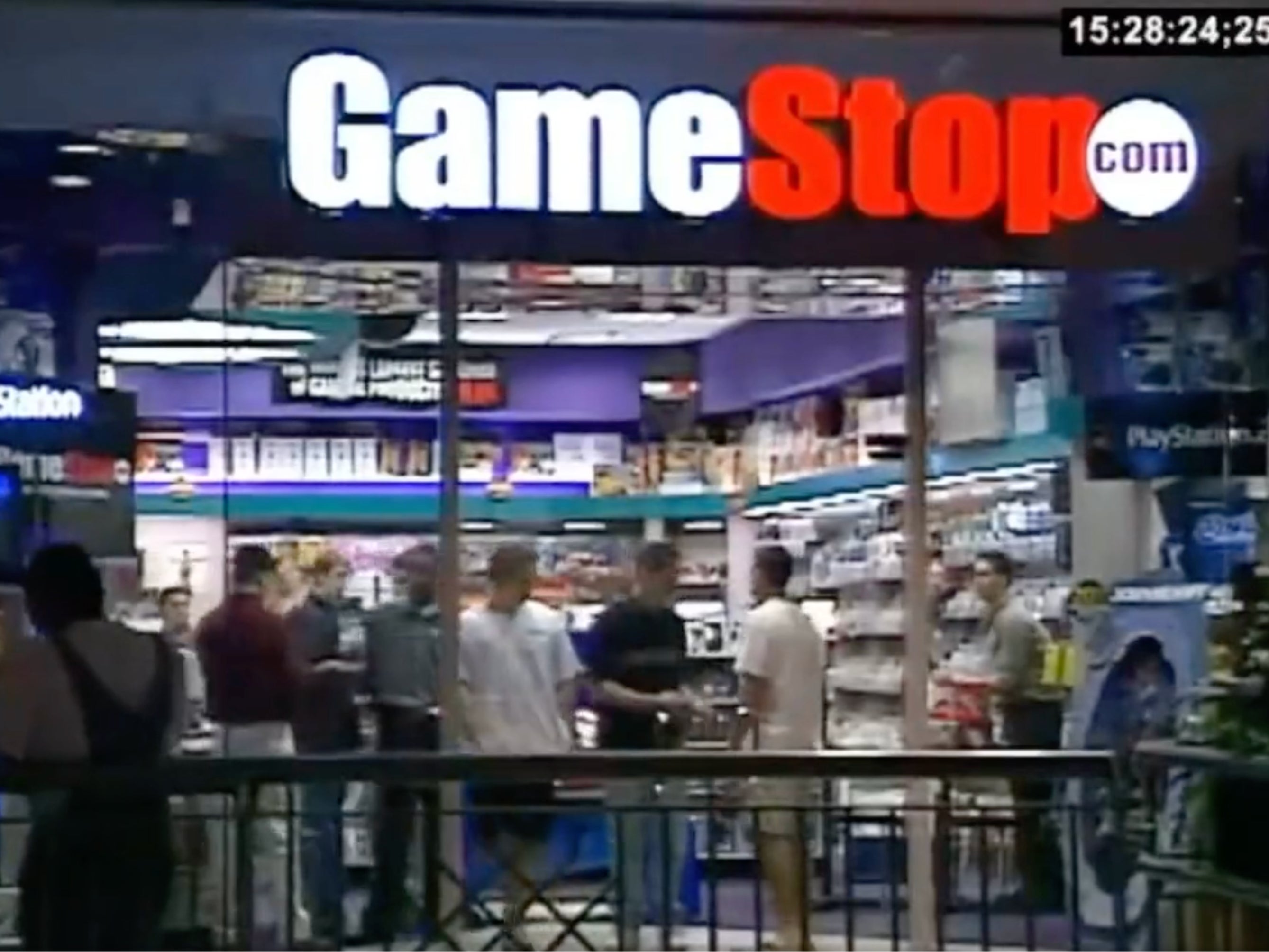 Seeing Video Of Lines On The Eve Of The PlayStation 2 Dropping Back In 2000 Will Give You All The Feels and Make You Long For Those Simpler Times