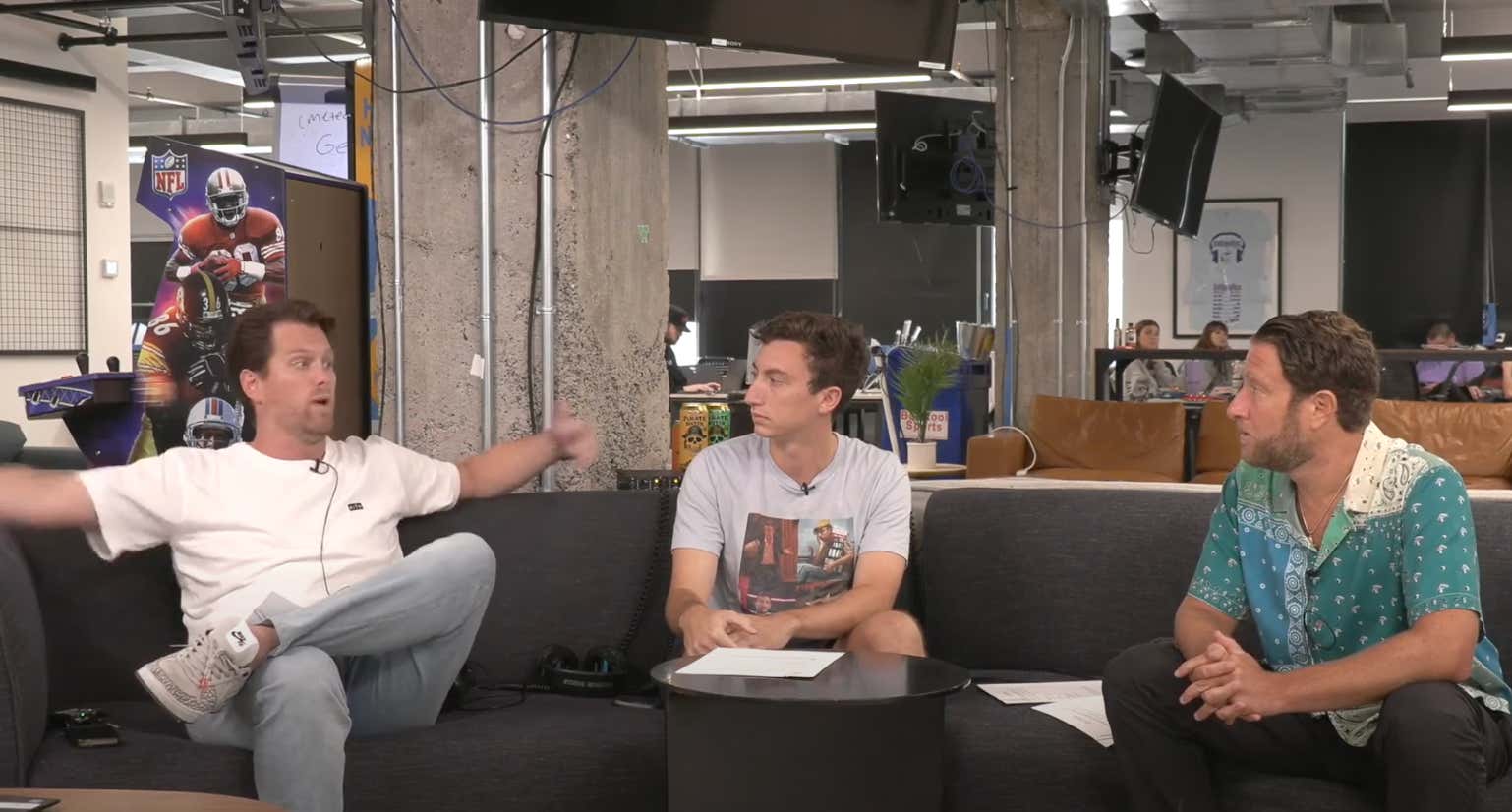 Big Cat Chimes In &amp; KFC Trolls On The Barstool Radio/Yak Overlap Drama