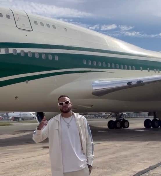 Environmentalist Twitter Is Up In Arms After Neymar Flew On A GIANT Boeing 747 To His New Team In Saudi Arabia