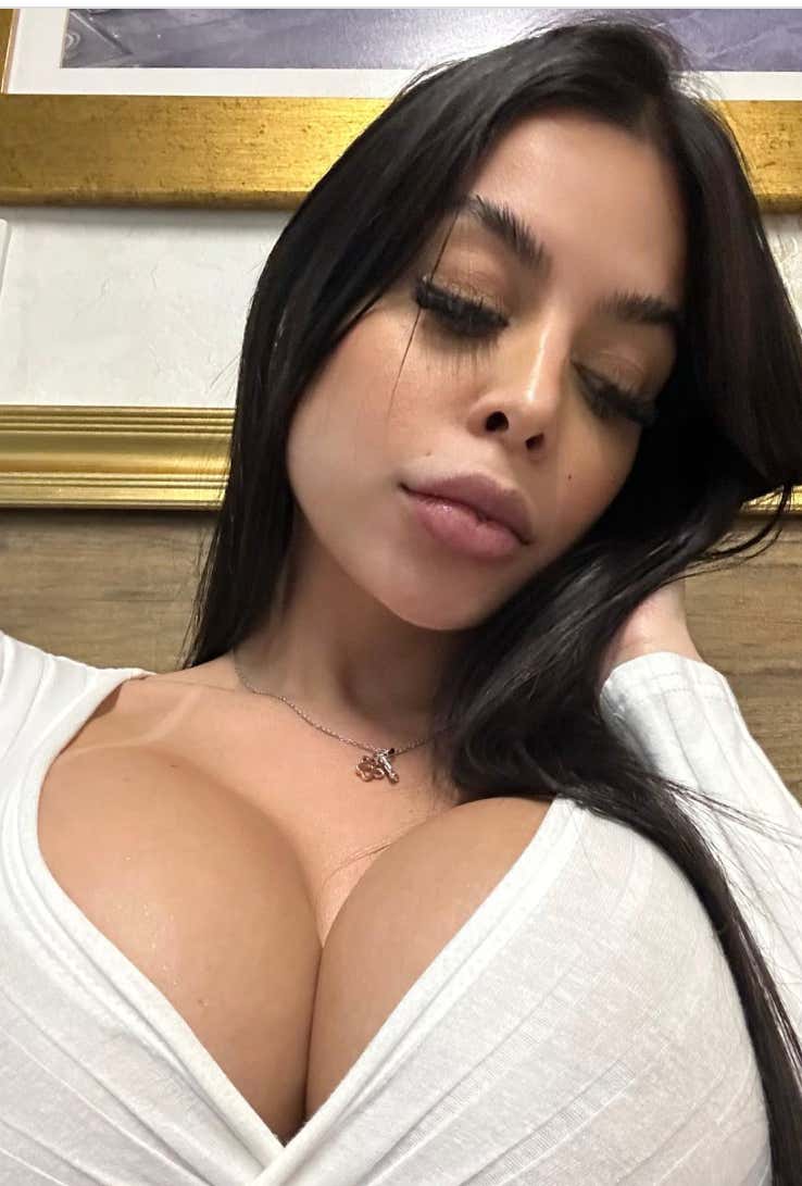 The Fact That This Smokeshow Was Thrown Out Of A Mall For Having Too Much Cleavage Makes Me Question Everything I Know About Malls