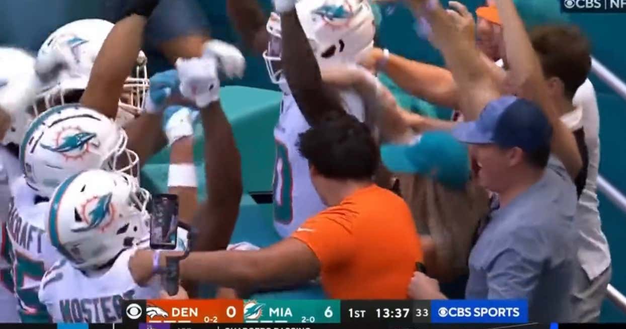 Tyreek Hill’s TD Celebration Was AWESOME