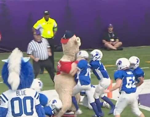 Blooper (Known Fatso Mascot) Was Too Busy Bullying Kids, Forgets To Score Like A Dummy