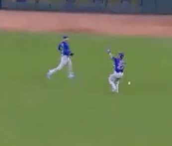 Seiya Suzuki Dropped The Most Routine Fly Ball You'll Ever See To Lose A Game That Could Potentially Keep The Cubs Out Of The Postseason
