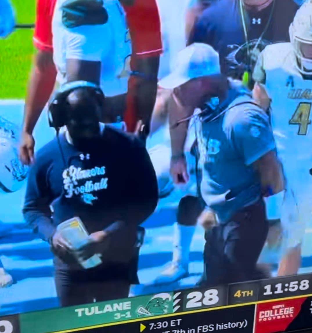 UAB Just Had 12 Guys On The Field For A Punt And Trent Dilfer Went BONKERS On His Coaching Staff In Frustration