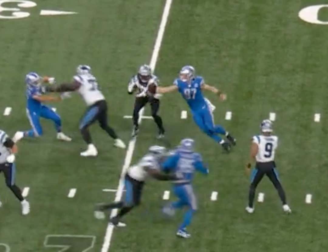 Aidan Hutchinson Showed Off His Freakish Athleticism With A Ridiculous One Handed Interception