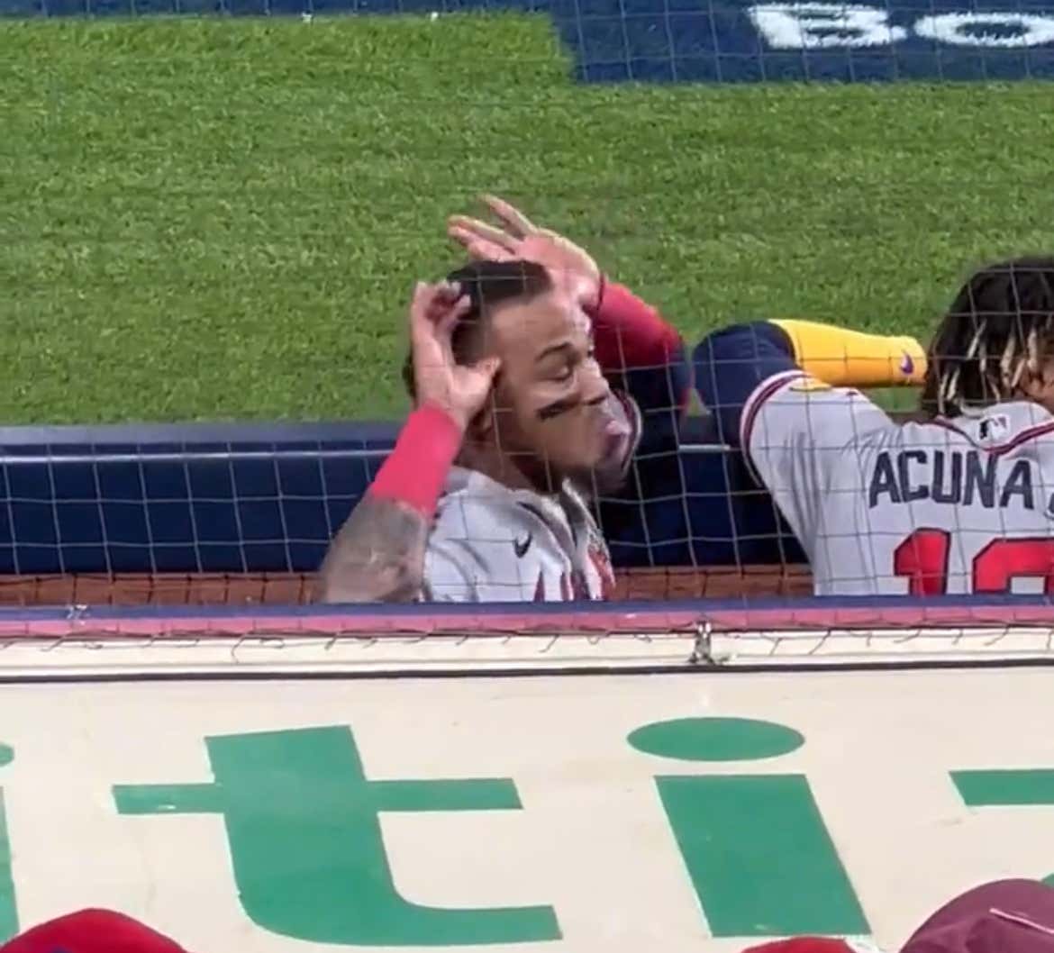 Orlando Arcia Cements His Legacy As A Clown By Ending His Season With A Back-And-Forth Yelling Match With Philly Fans