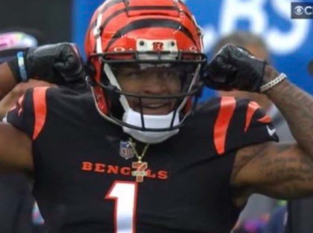 Ja'Marr Chase Has Fully Committed To The Bit - Rocking A 7-11 Chain During Today's Game To Show He's Always Fucking Open