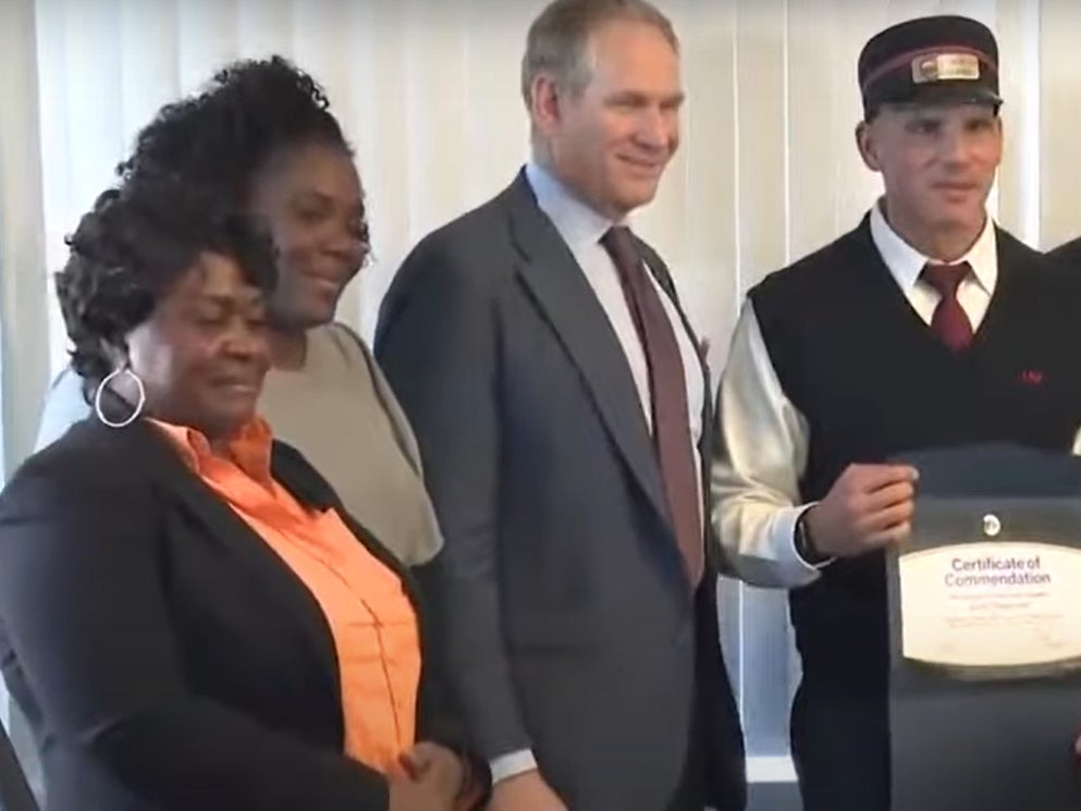 Woman Loses Bag of $12K Cash on Train (not sketchy), MTA Returns the Money and Throw Themselves a Parade