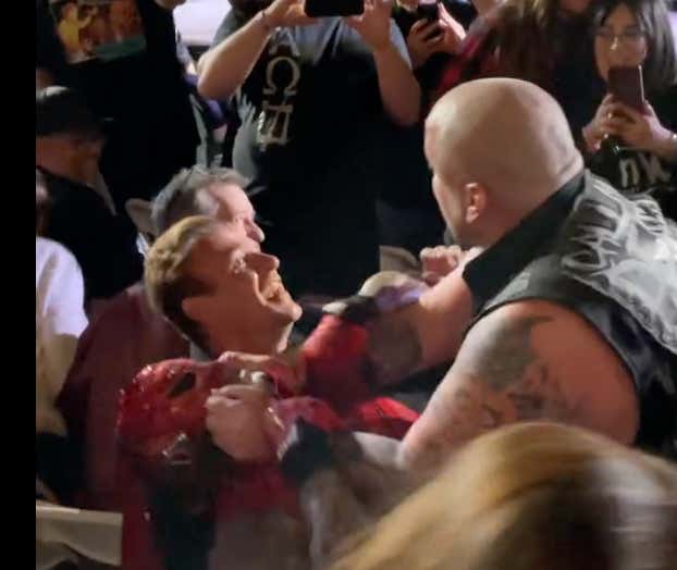 Jason Segel Is Apparently The Coolest Dude In The World - Followed Up His Surprise Dracula Musical By Stealing The Show At A Wrestling Event