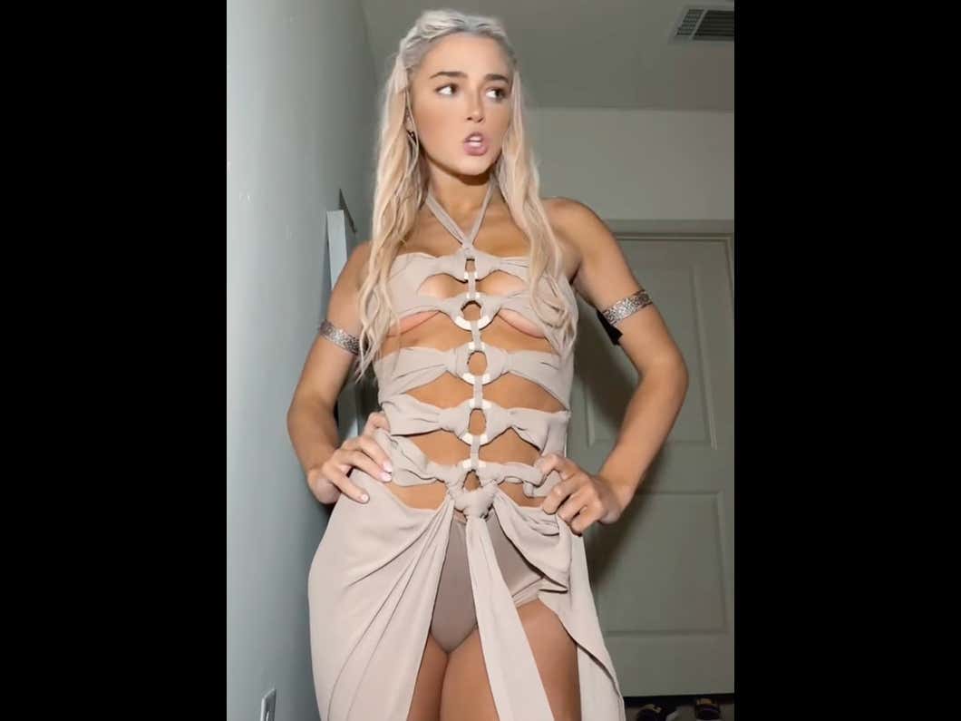 Livvy Dunne's Khaleesi Halloween Costume Was Straight Up Dracarys Fire Flames