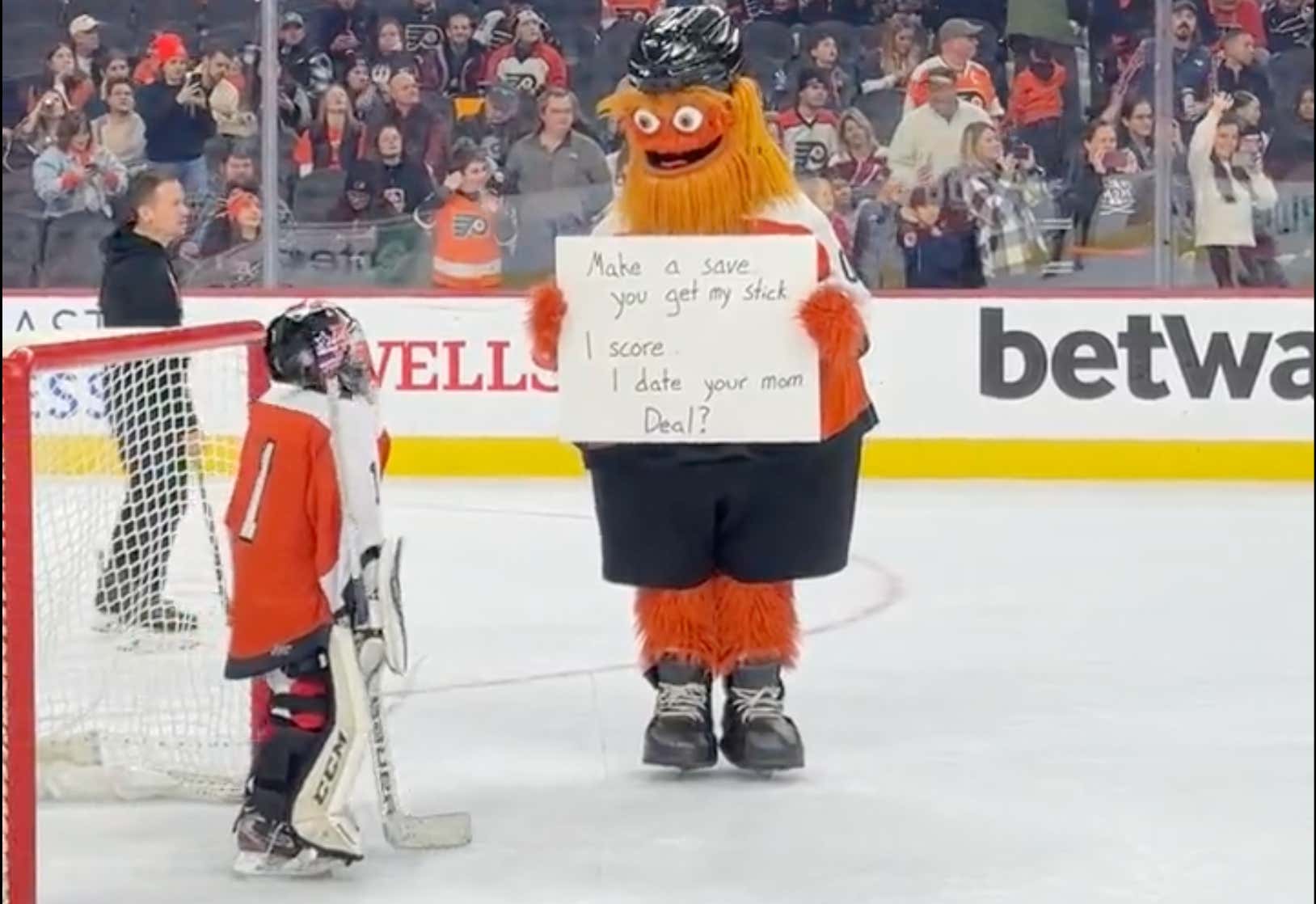 Gritty Is Out Here Taking Moms To PlowTown In The Middle Of Flyers Games