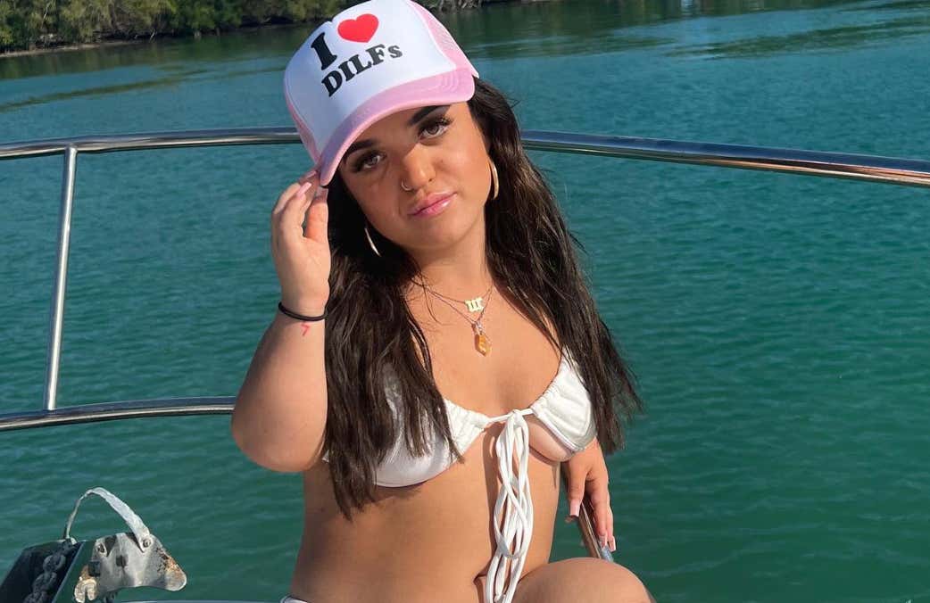 This Beautiful Queen WANTS Someone 6'6 & Up To Take Her Virginity