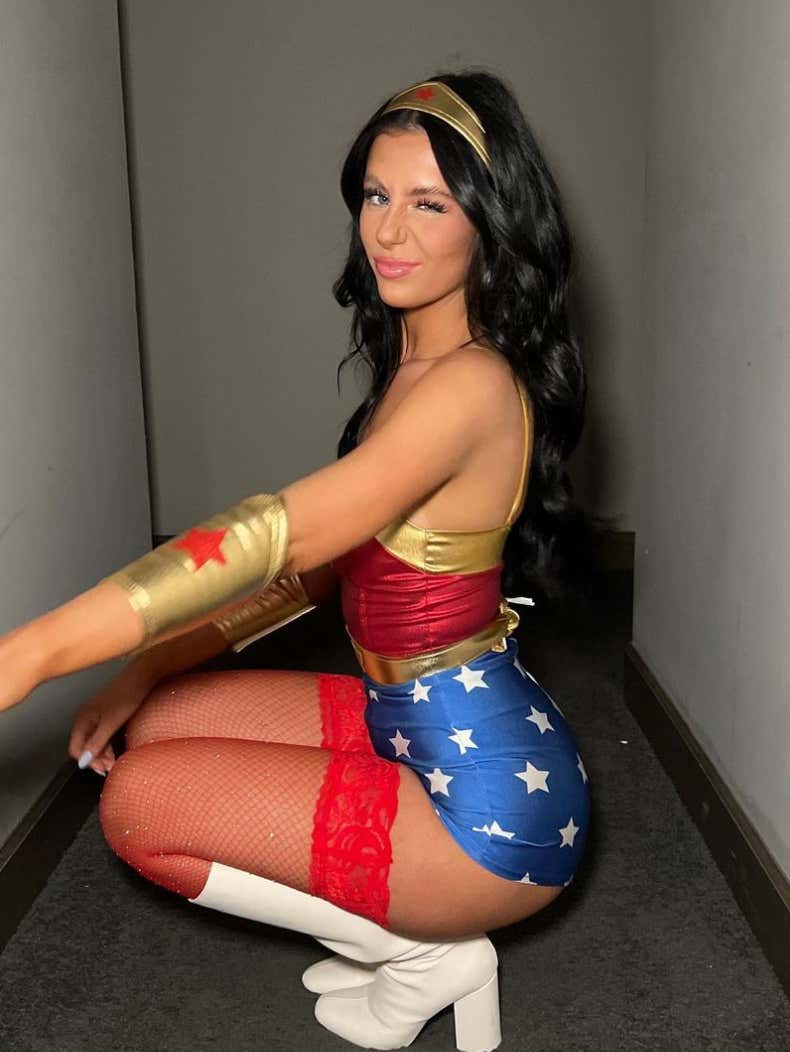 Barstool Chicago's Local Smokeshow Of The Day - Lexi