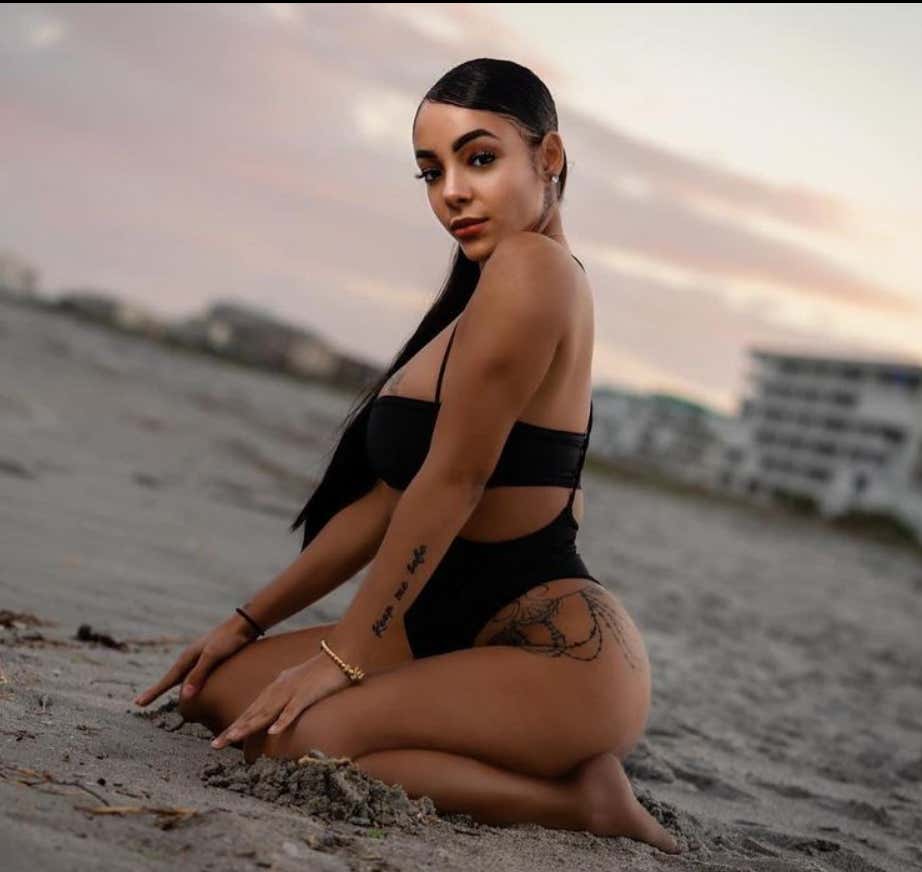 Rough N' Rowdy Ring Girl Of The Day - Jane The Giant