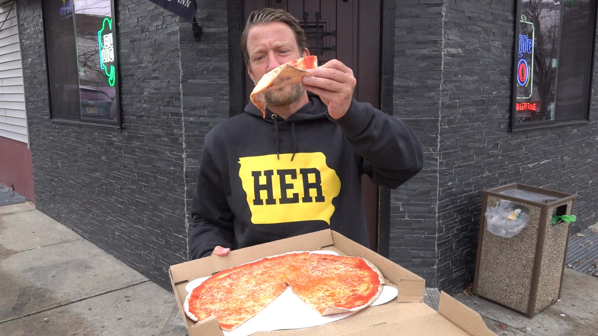 Barstool Pizza Review - The Vic Tavern (Bayonne, NJ)