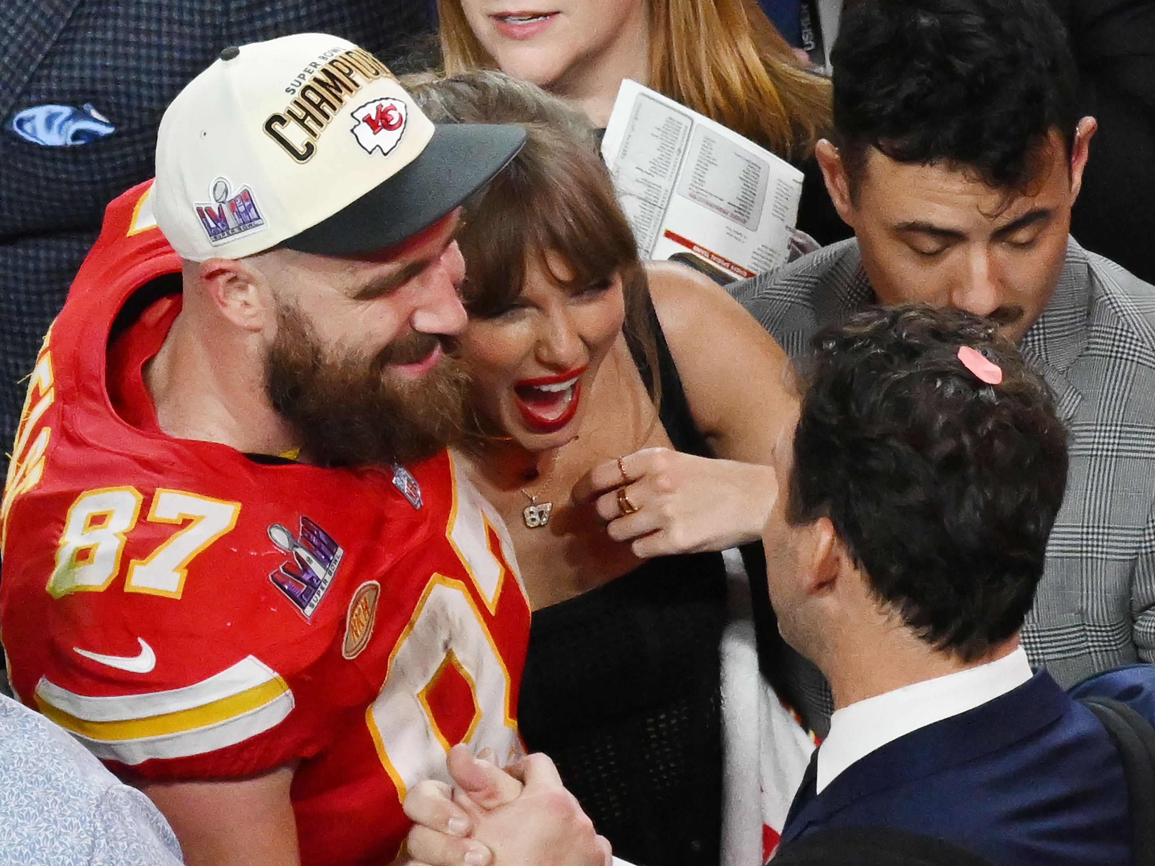 Travis Kelce Teabagging the 49ers in the Postgame Locker Room Was the Most Fitting End to a Season Ever