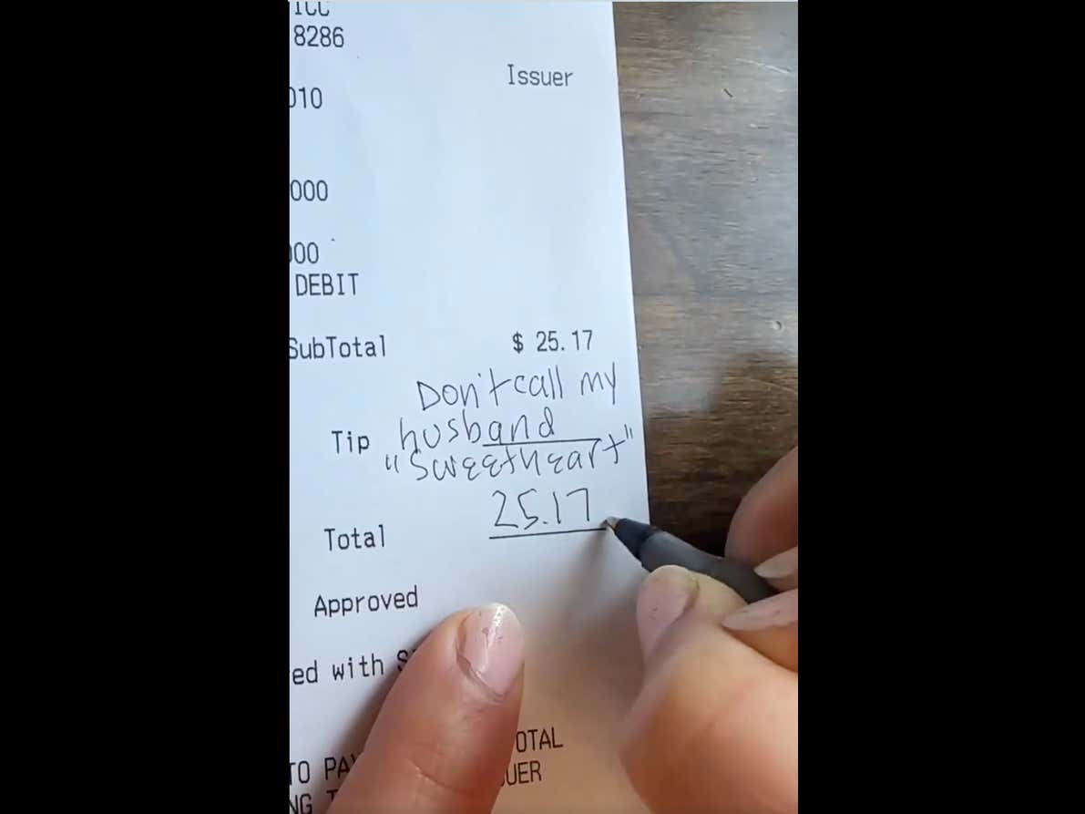 Fair Or Foul: Woman Refuses To Leave A Tip Because The Waitress Called Her Husband "Sweetheart"