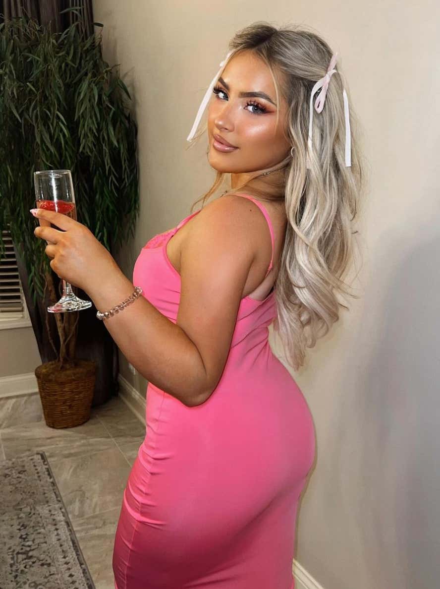 Barstool Chicago's Local Smokeshow Of The Day - Jeanene