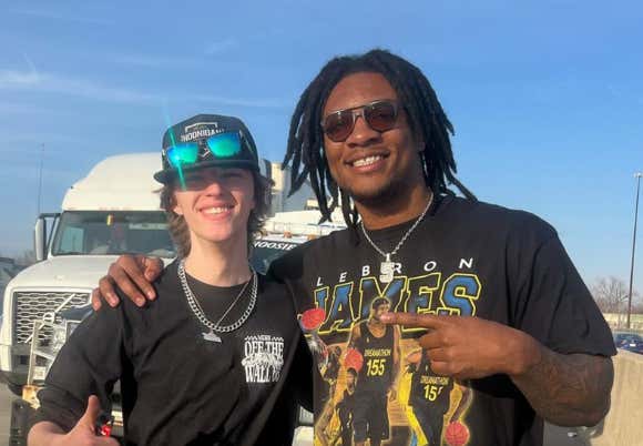 Anthony Richardson Good Guy Tour Rolls On, Now Stopping On Side Of The Interstate To Help Change People Change Tires