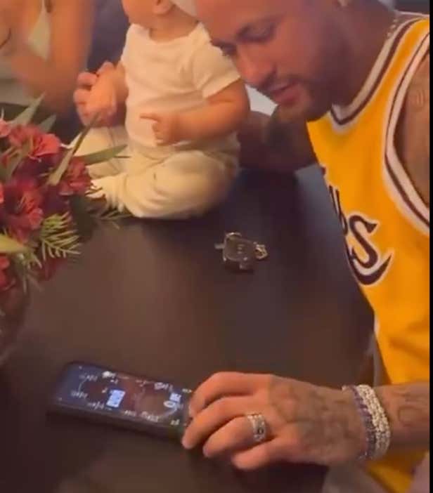 Nobody Is More Locked In Than Neymar Playing Poker In The Middle Of His Daughters Birthday Party