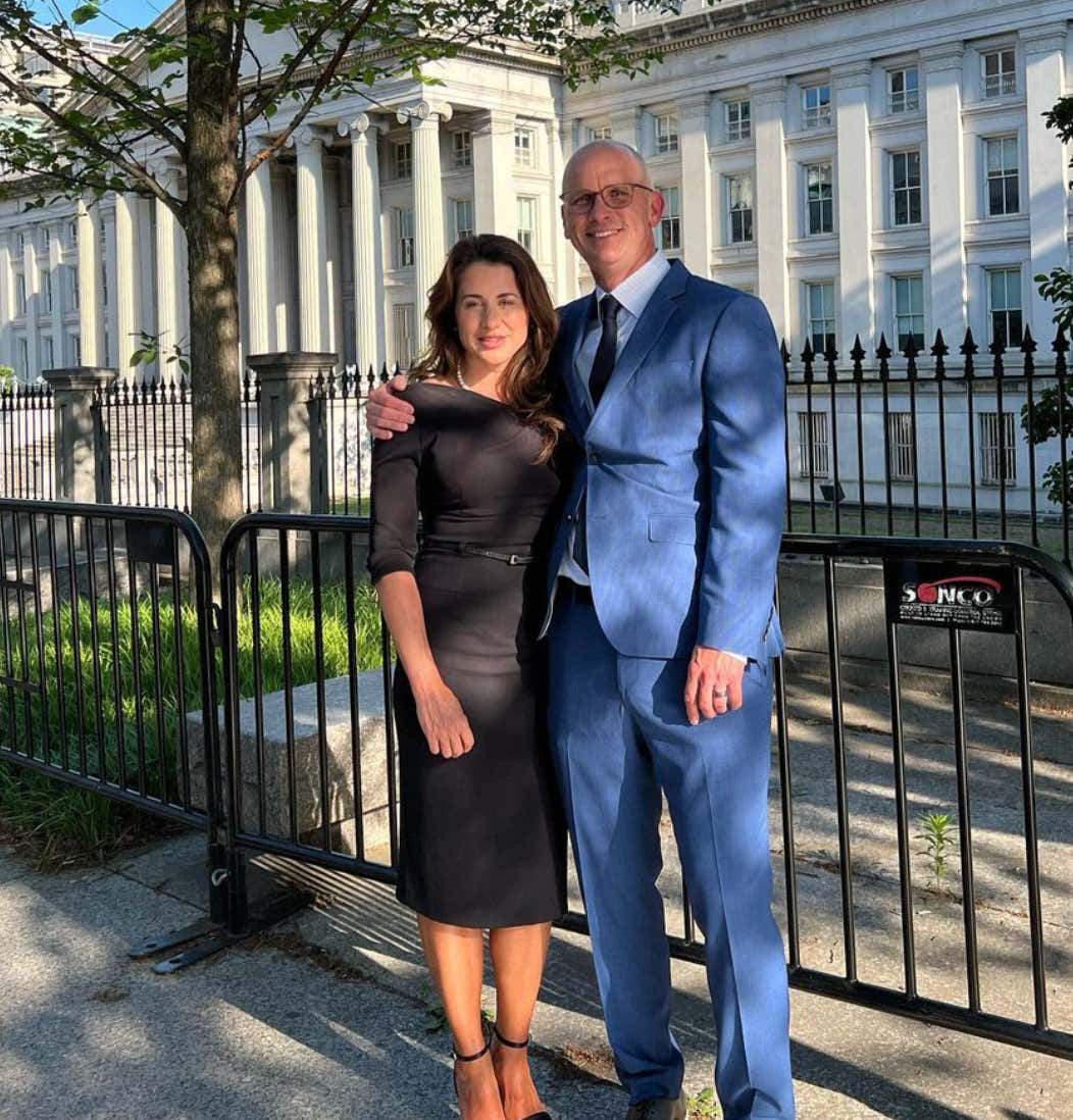 Build Andrea Hurley A Statue: "0 Percent Chance" Dan Hurley Would Leave UConn For Kentucky, Even For $20 Million Per Year