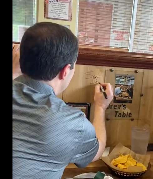 Scott Drew Is Clearly Jealous After Seeing Mark Pope's Press Conference, Now Using His Viral Restaurant Booth To Keep Baylor Fans Happy