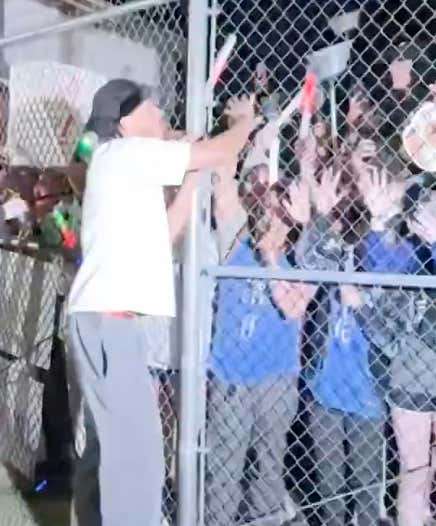 Hundreds Of Thunder Fans Showed Up To The Airport At 1:30 In The Morning To Start Barking At The Team After Sweeping The Pelicans