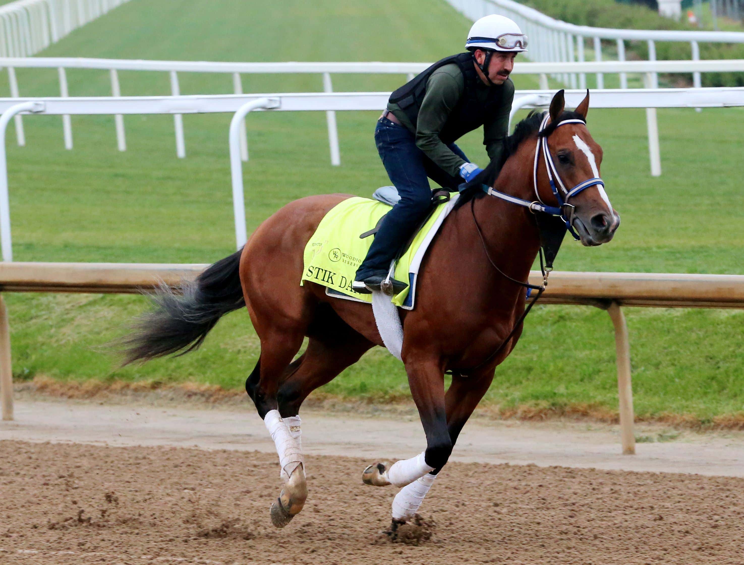 Randy Moss Accidentally Showed Us Someone's Buttcrack While Attempting To Get A Glimpse Of Kentucky Derby Winner Mystik Dan During A Pardon My Take Interview