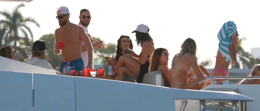 Barstool Employee #1 And Head Of Social Media Gaz LOOKALIKE Spotted In Miami Beach On Spring Break With A Lot Of Smokeshows