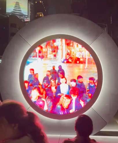 This Portal That Connects New York City And Dublin Via A Live Feed Is The Coolest Thing Ever