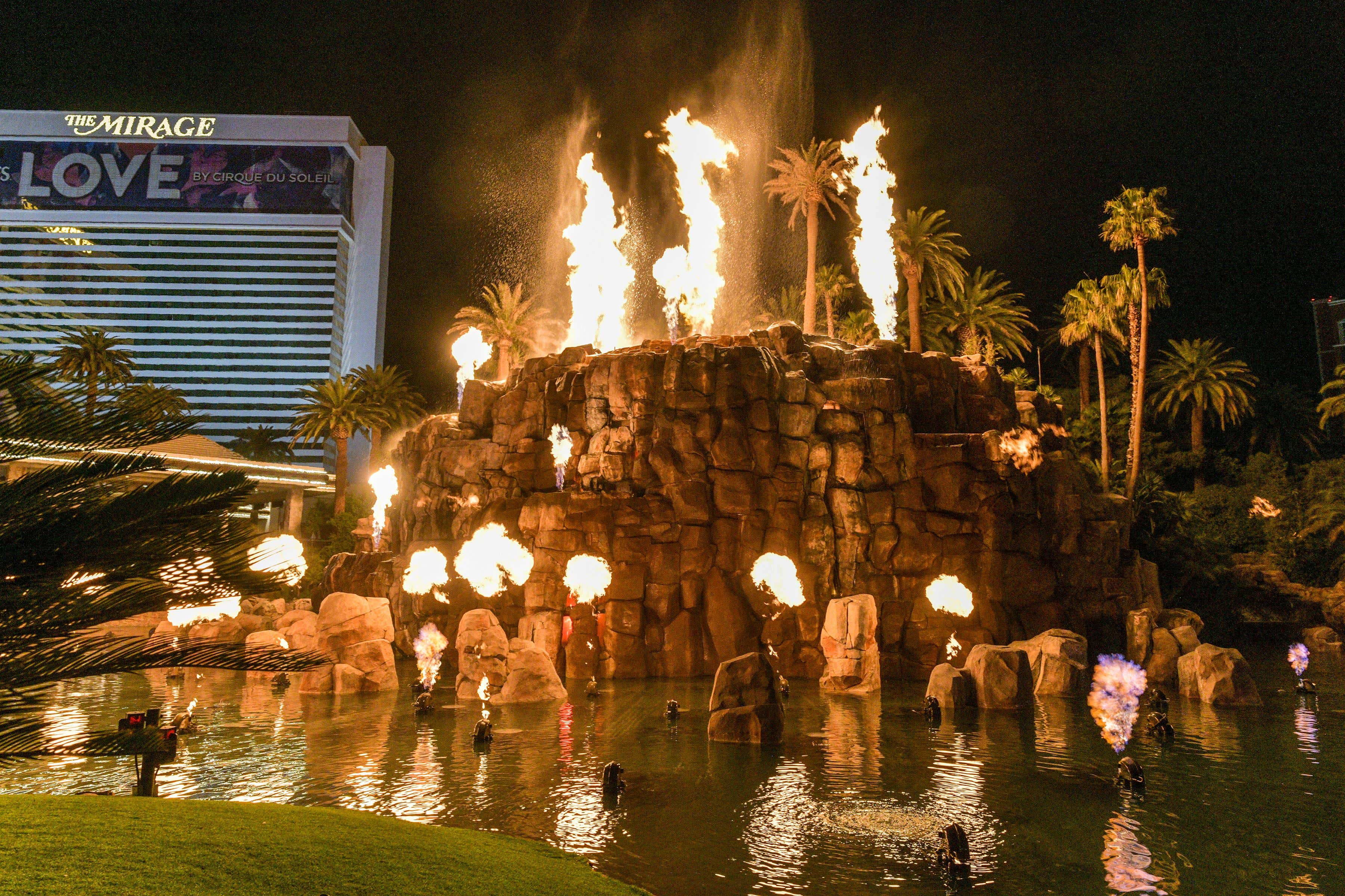 RIP To The Legendary Mirage Casino In Vegas Barstool Sports