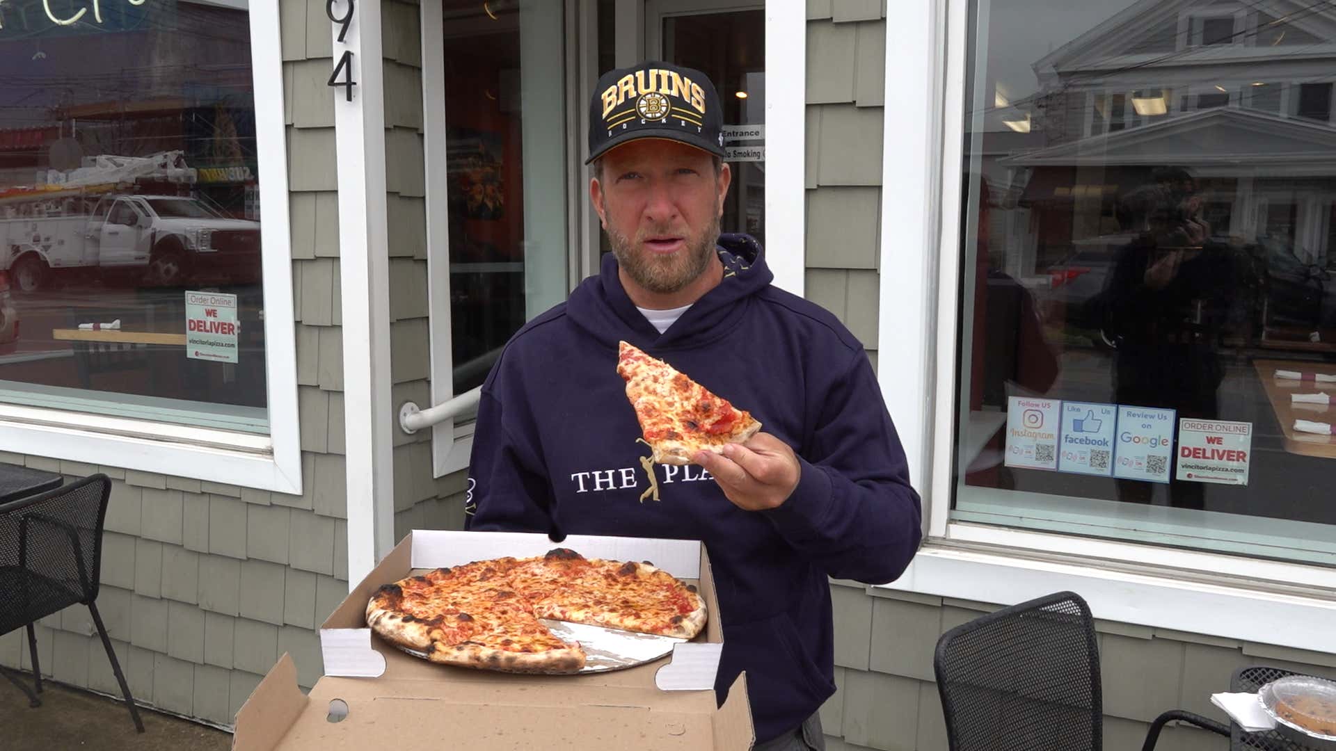 Barstool Pizza Review - Vincitori Apizza (Niantic, CT)