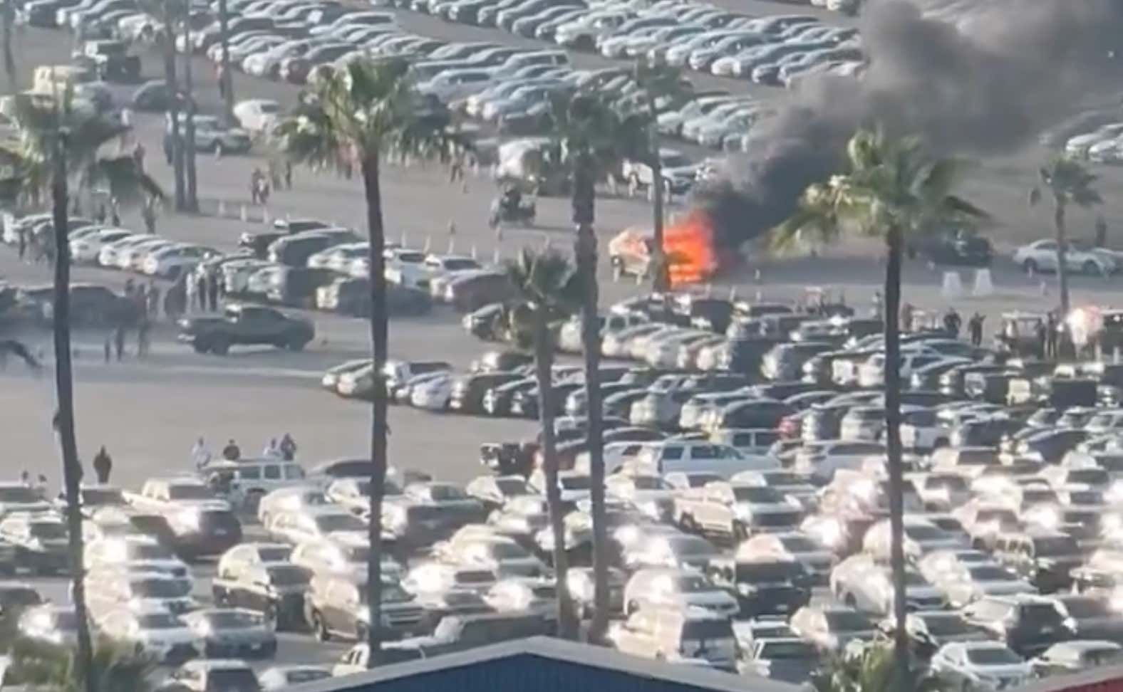 The Dodgers Need To Give Their Organist All Of Shohei Ohtani's Money For Playing "We Didn't Start The Fire" While A Car Was Engulfed In Flames In The Parking Lot