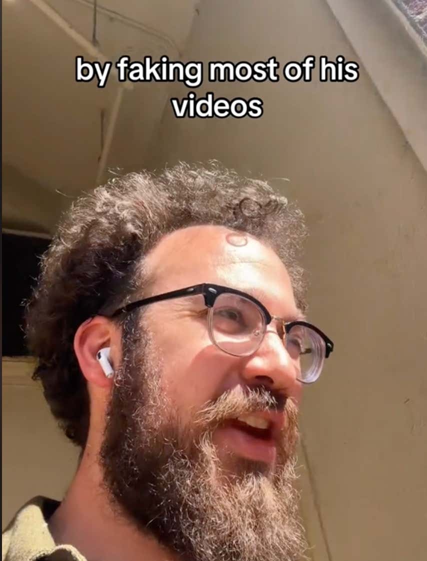 Best Of 2024 - Comedian Accused Of Using Laugh Tracks, Fake Stage & Edited Crowd To Record Viral Standup Clips Alone From His Apartment