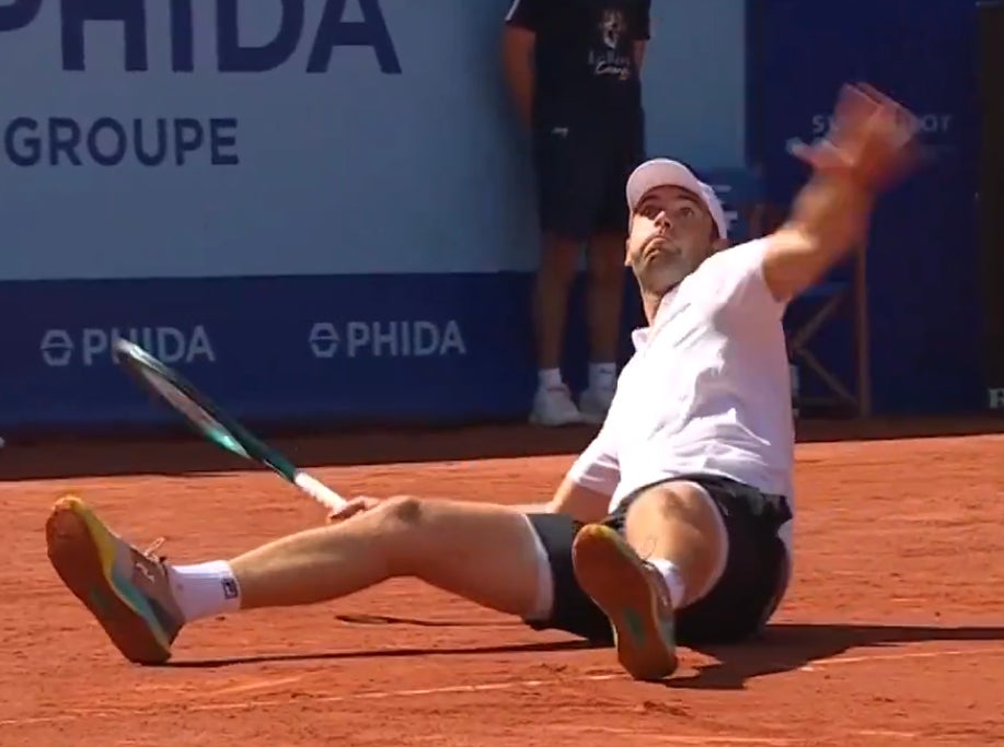 Tennis Player Shows Off Ridiculous Ass Strength With This Shot From His Caboose