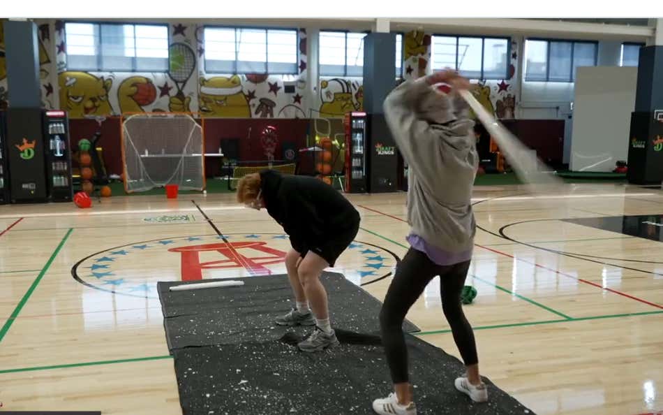 Kate Destroys Mook's Back By Breaking A Fluorescent Light Over Him [VIDEO]