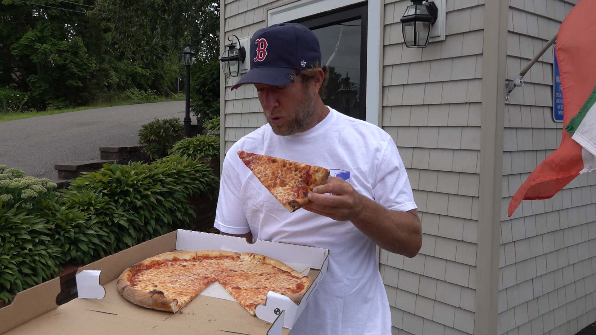 Barstool Pizza Review - Mamma Mia's (Kingston, MA)